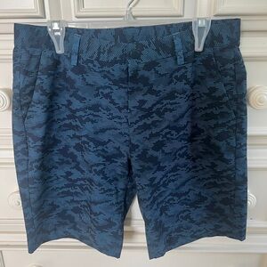 Men’s Cutter and Buck size 32 navy and black golf shorts